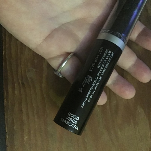 Trestique new mascara with built in lash curler - Picture 5 of 6